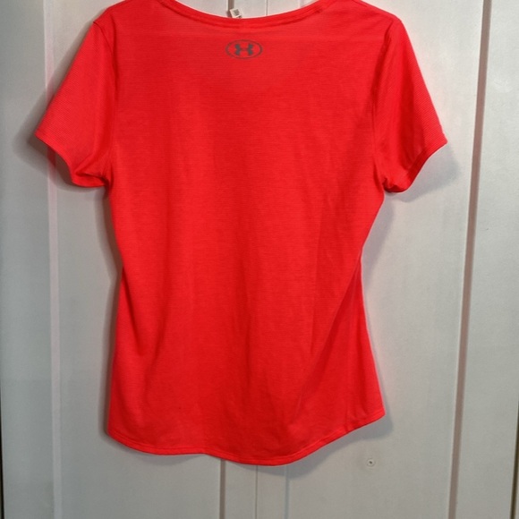 Under armour- Electric melon orange coloured Running shirt - large - Picture 4 of 4